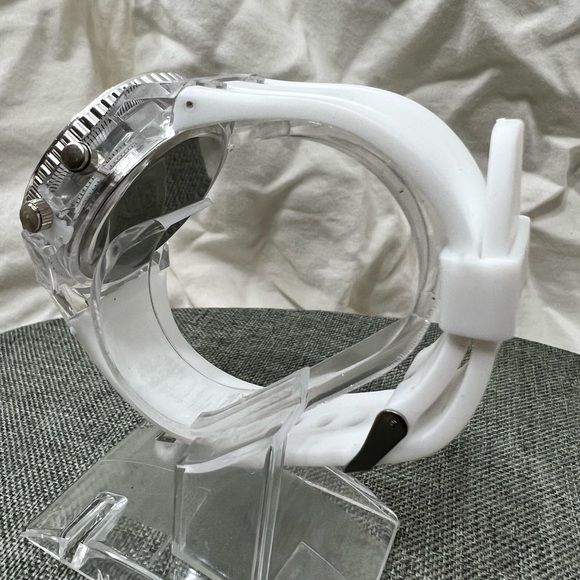 NWOT…GENEVA QUARTZ WATCH, WHITE BAND LED WATCH COLOR CHANGING. AMAZING SPORT. - Picture 6 of 16